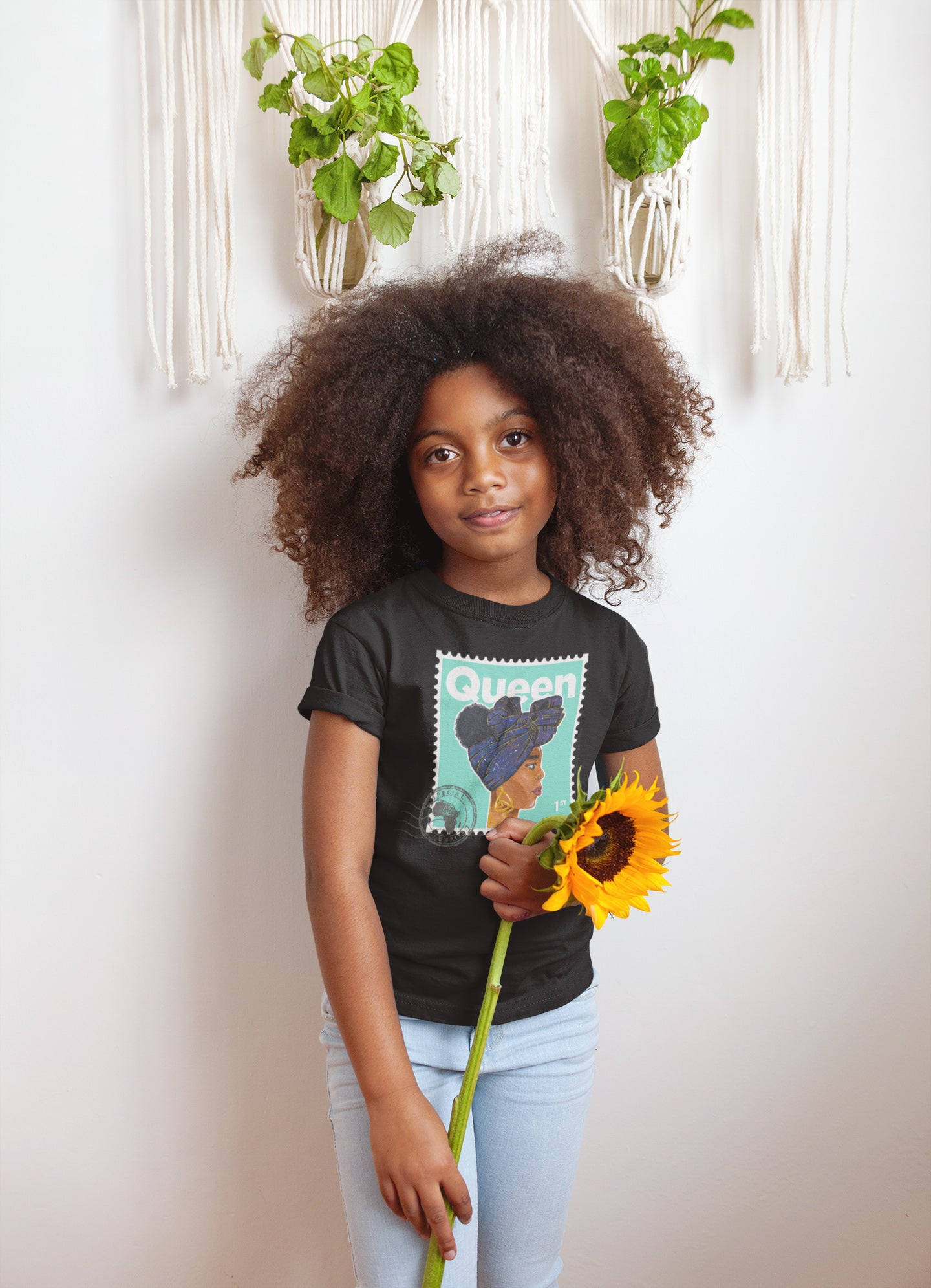 "Queen Junior" Organic Cotton, black T-Shirt - Mint stamp
