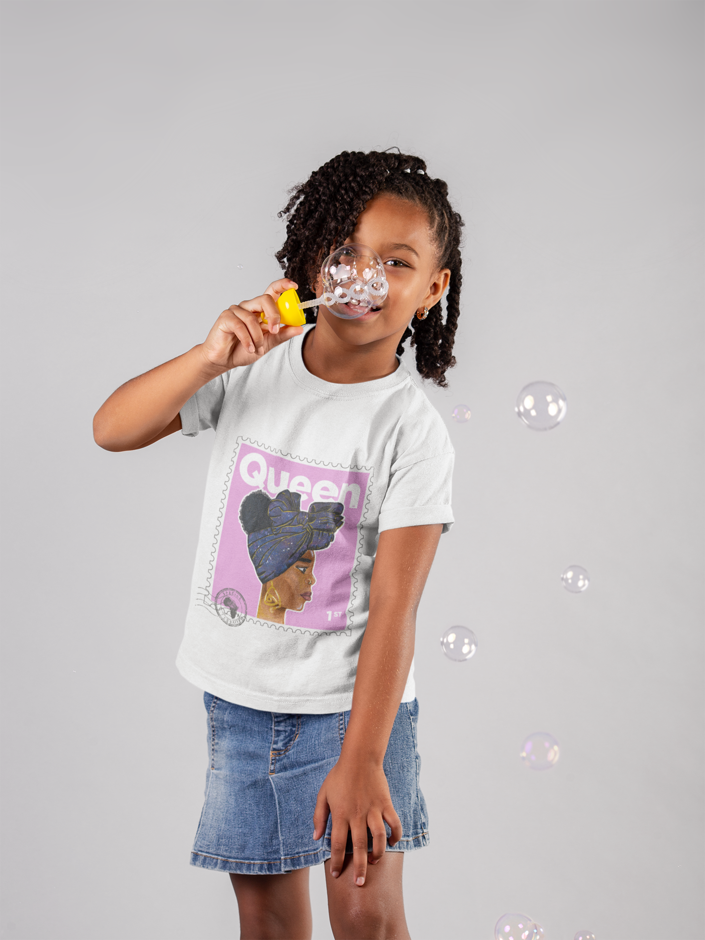 "Queen Junior" White Organic Cotton T-Shirt - Pink stamp